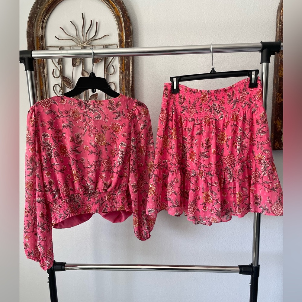 Set - Picture 2 of 4